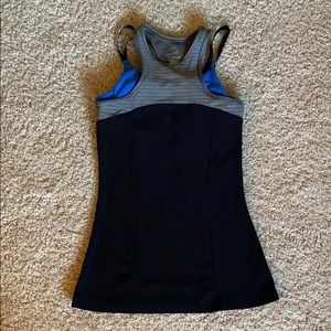 Black active top